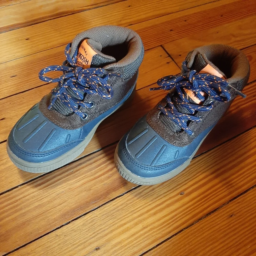Osh Kosh lace up duck boot toddler 11
